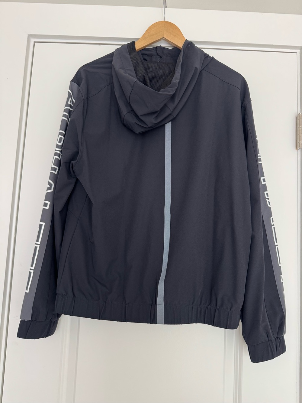 Alphalete Black Hooded Pullover Windbreaker with Sleeve Logo - Picture 2 of 2
